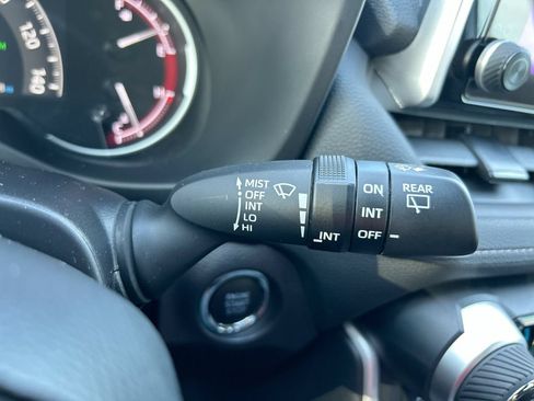 Used 2025 Toyota RAV4 XLE FWD image 19