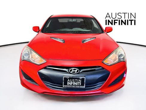 Used 2013 Hyundai Genesis 2.0T RWD image 2