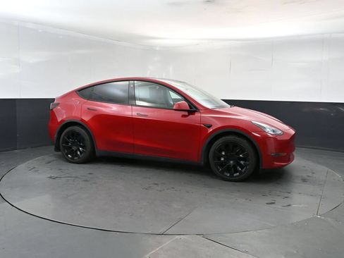 Used 2021 Tesla Model Y Long Range AWD/4WD image 7