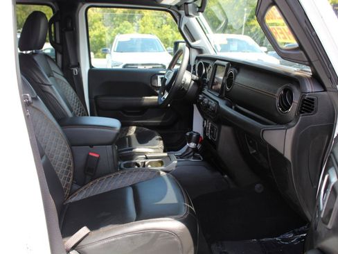 Used 2023 Jeep Gladiator Overland AWD/4WD image 11