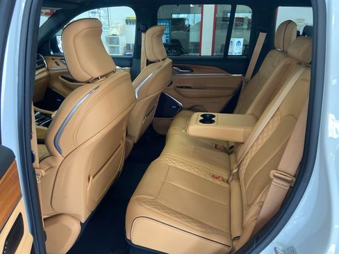 Used 2023 Jeep Grand Cherokee Summit image 10