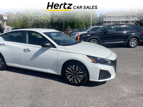 Used 2025 Nissan Altima 2.5 SV image 1