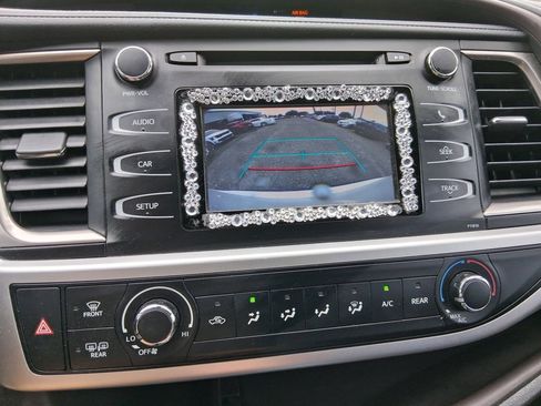 Used 2019 Toyota Highlander LE image 10