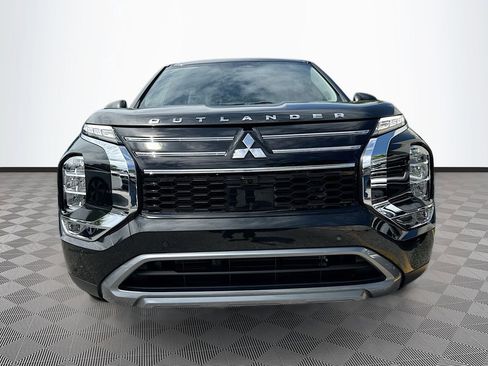 Used 2025 Mitsubishi Outlander SE FWD image 2