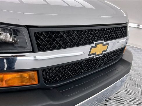 Used 2024 Chevrolet Express 2500 w/ Driver Convenience Package RWD image 27