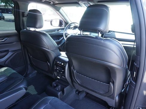 Used 2025 Jeep Grand Cherokee L Altitude RWD image 11