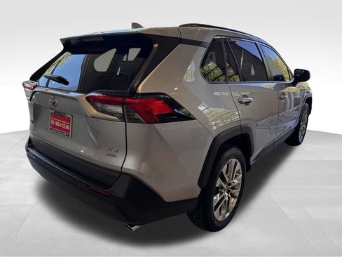 Used 2019 Toyota RAV4 XLE Premium AWD/4WD image 6