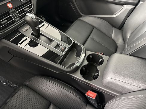 Certified 2025 Porsche Macan image 32