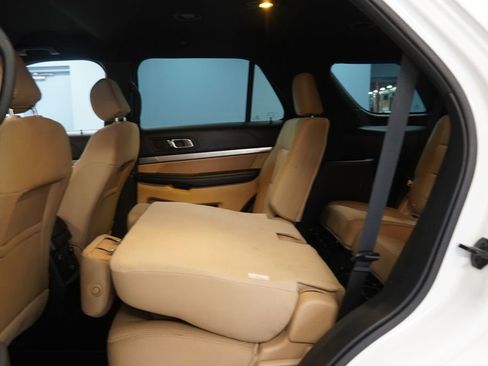 Used 2017 Ford Explorer Base 4D Sport Utility image 24