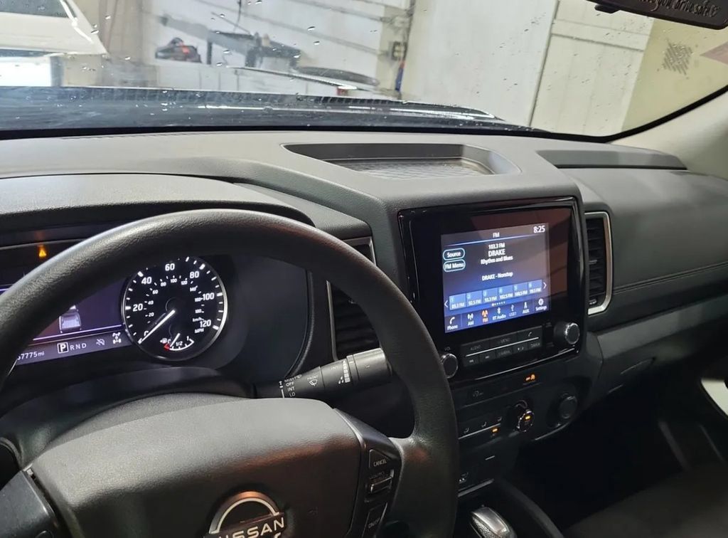 Used 2023 Nissan Frontier SV AWD/4WD image 3