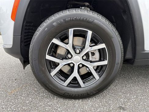 New 2025 Jeep Grand Cherokee L Limited image 11