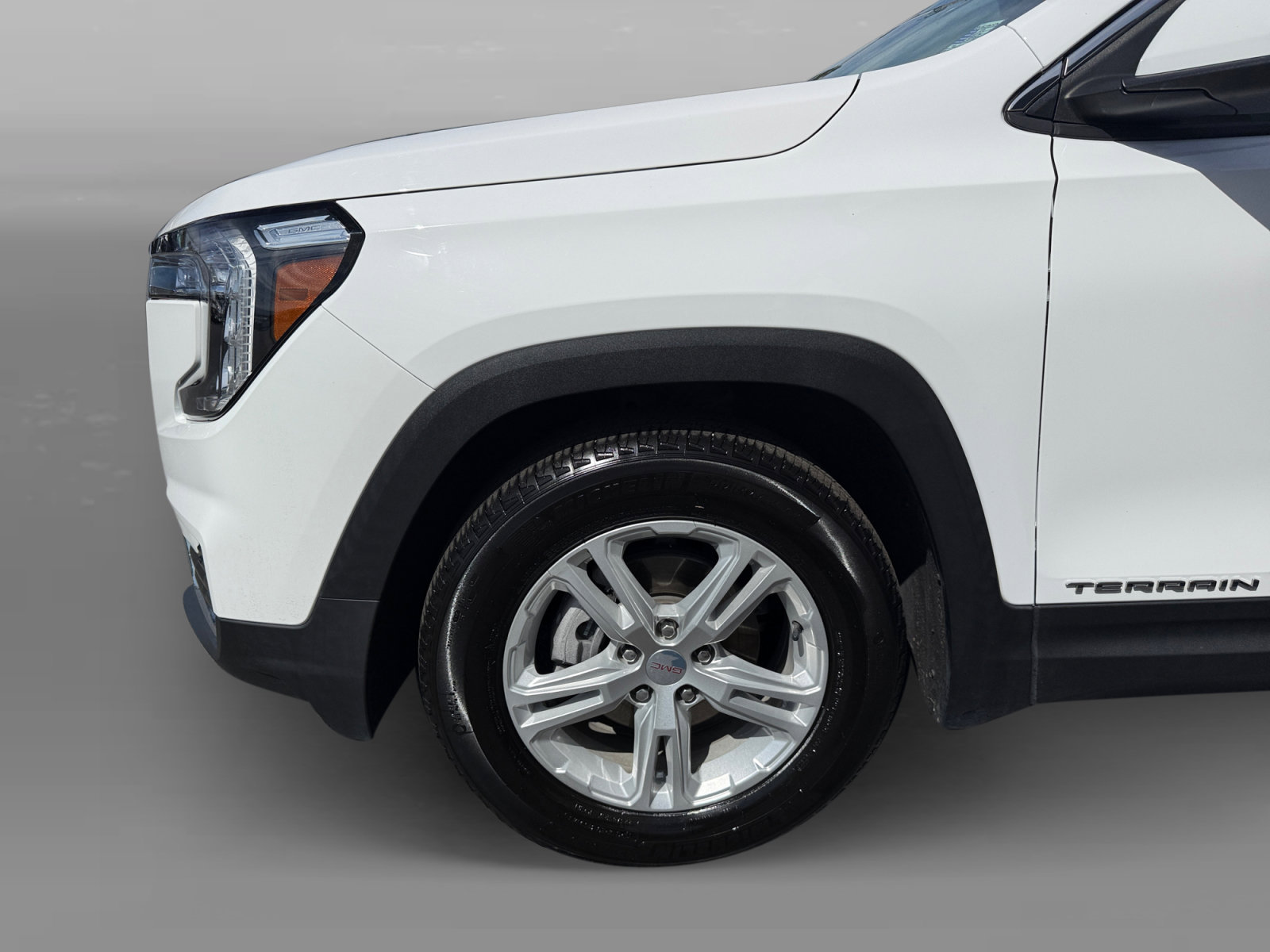 Used 2024 GMC Terrain SLE FWD image 9