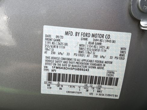 Used 2023 Ford Explorer XLT AWD/4WD image 27