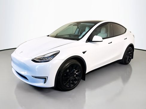 Used 2023 Tesla Model Y Long Range image 4