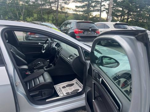 Used 2017 Volkswagen GTI SE FWD image 8