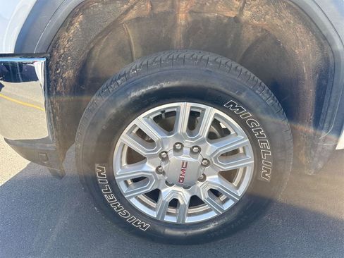 Used 2023 GMC Sierra 2500 SLT w/ SLT Premium Package image 15