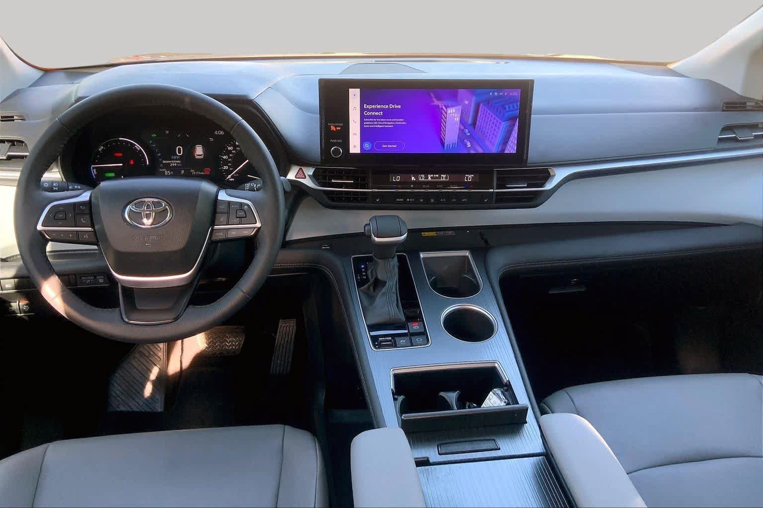 Used 2025 Toyota Sienna XLE FWD image 15