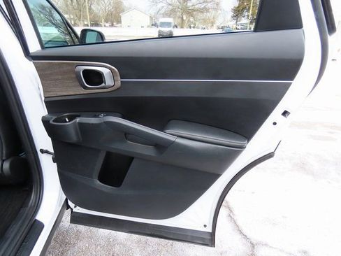 Used 2022 Kia Sorento EX w/ Panoramic Sunroof Package image 12
