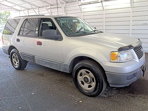 Used 2004 Ford Expedition XLS RWD image 2