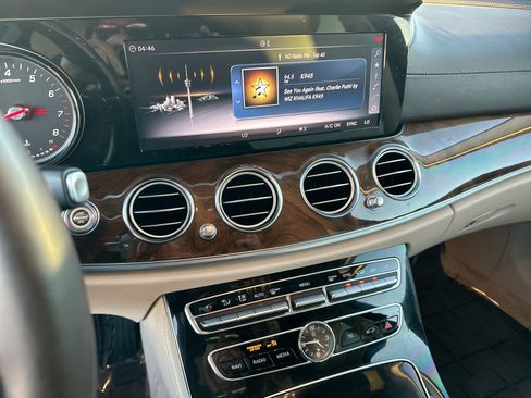 Used 2018 Mercedes-Benz E 300 4MATIC image 16