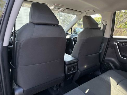Used 2022 Toyota RAV4 XLE AWD/4WD image 16