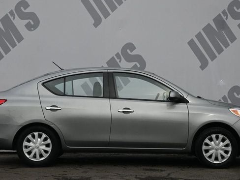 Used 2014 Nissan Versa SV image 4
