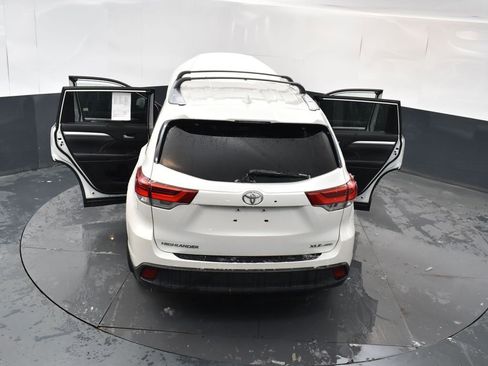 Used 2019 Toyota Highlander XLE image 22
