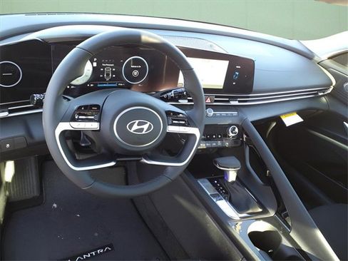 Certified 2025 Hyundai Elantra SEL image 10