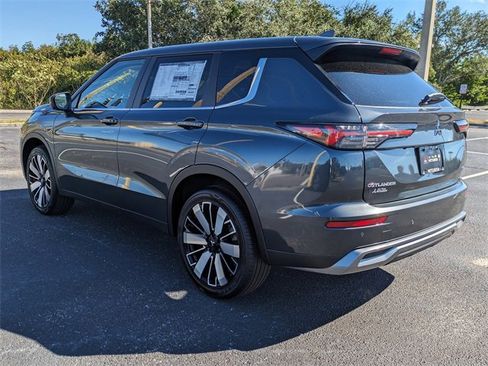 New 2025 Mitsubishi Outlander SE image 7