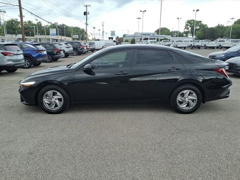 Used 2025 Hyundai Elantra SE FWD image 7