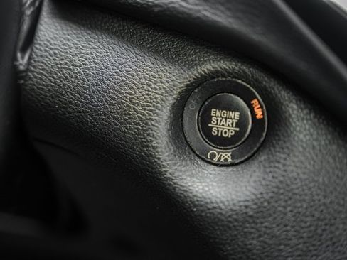 Used 2019 Jeep Cherokee Limited image 26