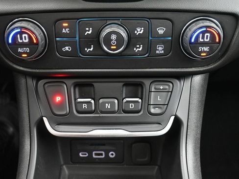 Used 2021 GMC Terrain SLT w/ Elevation Edition AWD/4WD image 16