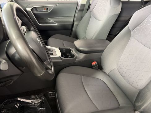 Used 2025 Toyota RAV4 XLE AWD/4WD image 20