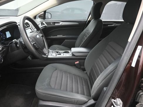 Used 2019 Ford Fusion SE FWD image 18