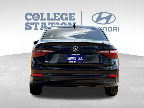 Used 2024 Volkswagen Jetta Sport image 9