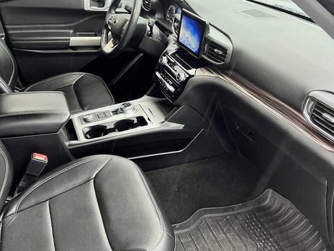 Used 2022 Ford Explorer Limited w/ Equipment Group 301A image 4