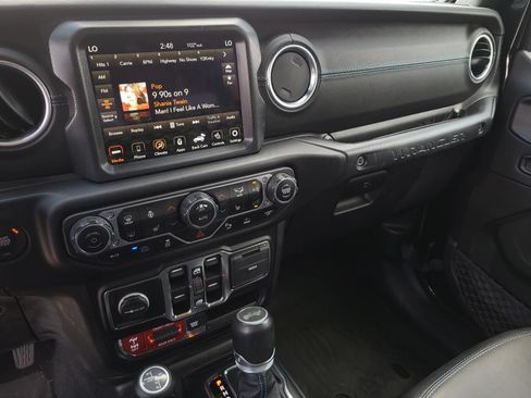Used 2021 Jeep Wrangler Unlimited Rubicon 4xe w/ Cold Weather Group AWD/4WD image 23