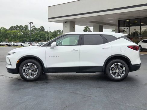 Used 2025 Chevrolet Blazer LT FWD image 2