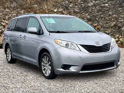 Used 2012 Toyota Sienna LE w/ Towing Pkg image 10