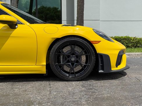 Used 2025 Porsche 718 Cayman GT4 RS RWD image 3