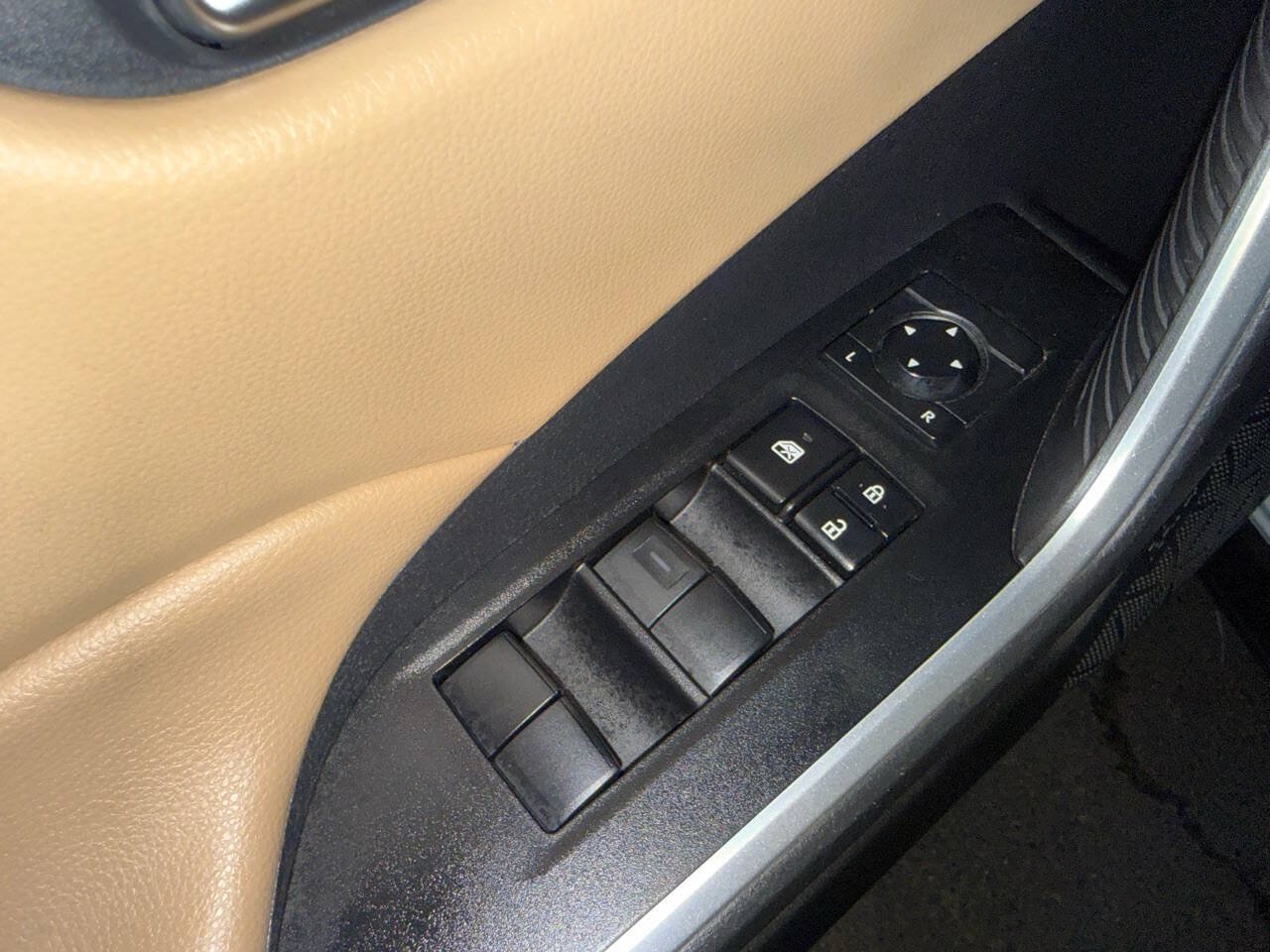 Used 2021 Toyota RAV4 XLE FWD image 52