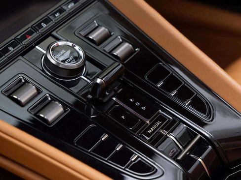 Used 2024 Aston Martin DB12 Convertible image 43