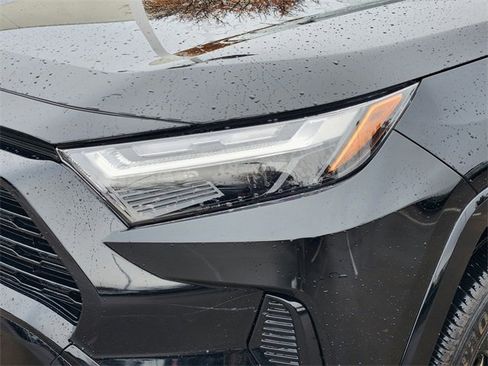 Used 2024 Toyota RAV4 SE image 6