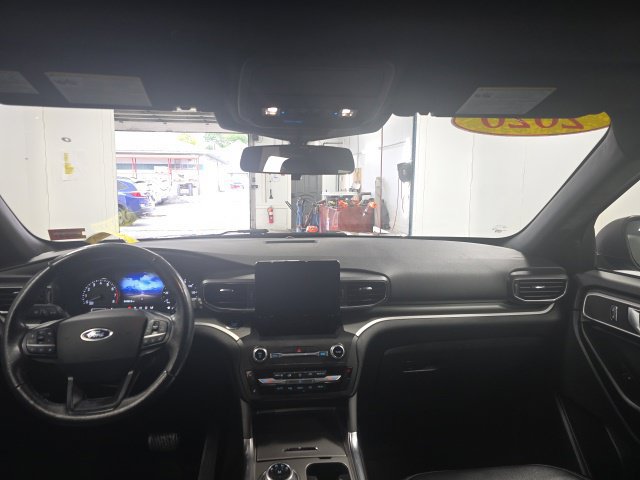 Used 2020 Ford Explorer XLT w/ Equipment Group 202A AWD/4WD image 31
