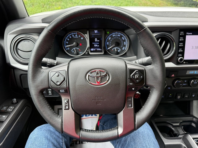 Used 2023 Toyota Tacoma TRD Off-Road w/ Technology Package AWD/4WD image 17