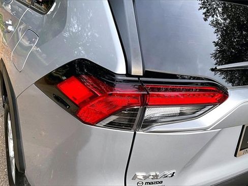 Used 2021 Toyota RAV4 XLE image 20