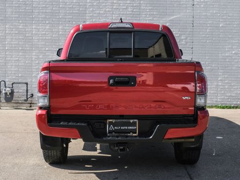 Used 2016 Toyota Tacoma Limited w/ Towing Package RWD image 9
