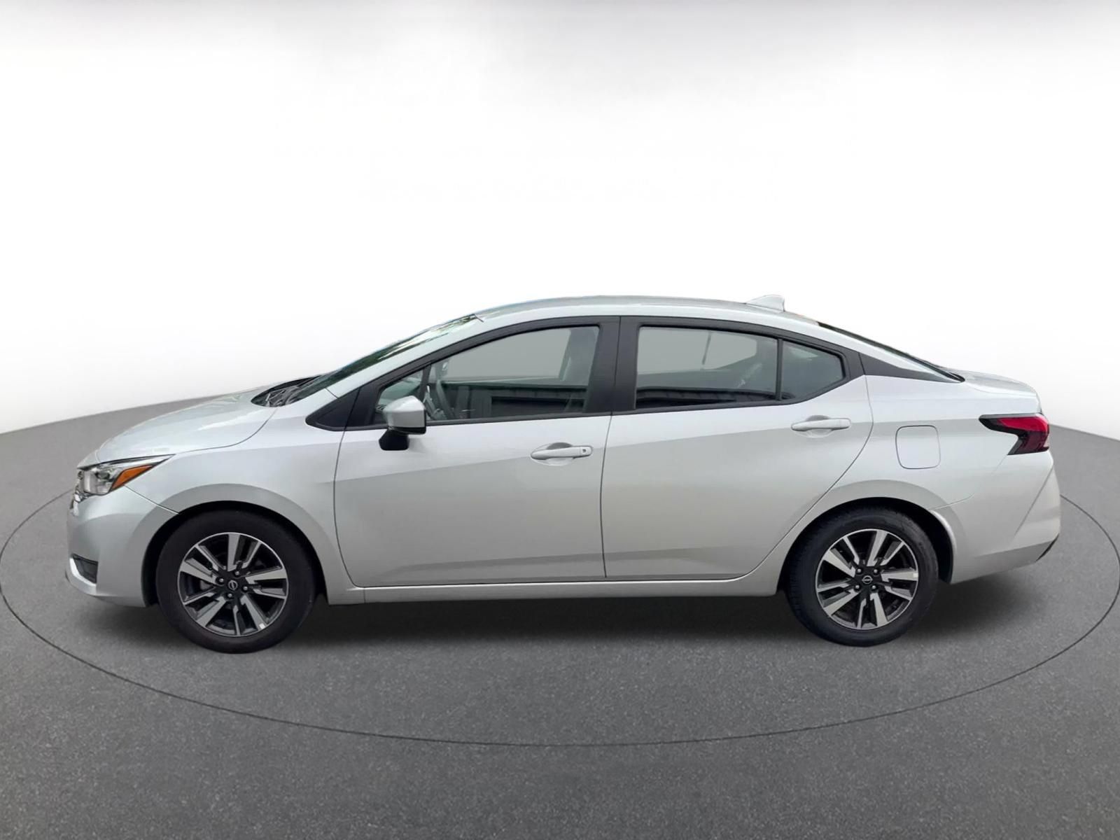 Used 2025 Nissan Versa SV FWD image 7