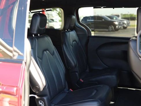 Used 2019 Chrysler Pacifica Touring-L w/ Advanced Safetytec Group FWD image 40