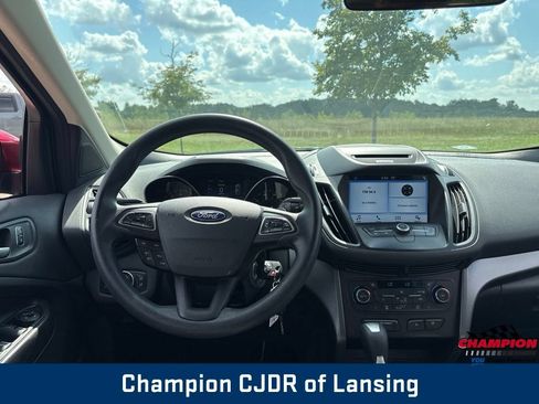 Used 2017 Ford Escape SE w/ Equipment Group 201A FWD image 2